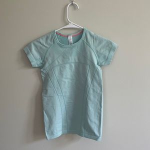 Ivivva by Lululemon fitted tee
